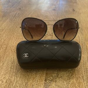 Chanel Aviator Sunglasses ￼